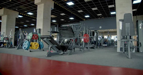 Bir odada bir grup insan.