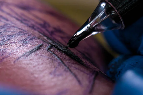 Työ tatuointi kone lähikuva — kuvapankkivalokuva
