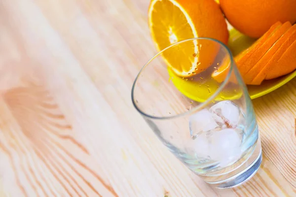 Bir bardak portakal suyu.