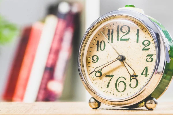 Bir saatin yakın çekimi.