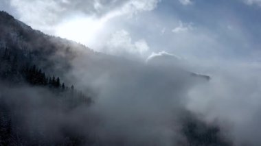 Gökyüzündeki bulutların yakın çekimi