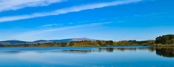 Büyük bir su kütlesi.