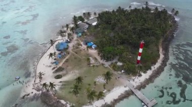 Bir su kütlesi manzarası