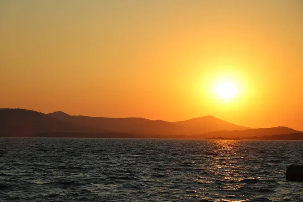 Vista Sobre Una Puesta Sol Naranja Sobre Mar Adriático Con — Foto de Stock