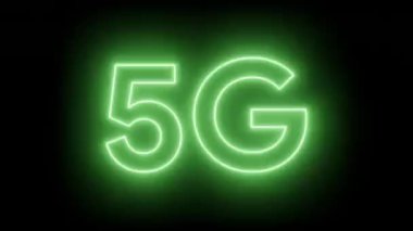 Siyah izole edilmiş arkaplanda 5 gramlık neon ışığı renginde bir metin. 3 boyutlu resimleme. 5G mobil ağ teknolojisi arka planı. Gelecek neslin interneti. 4k çözünürlüklü video 5G çevrimiçi iletişim