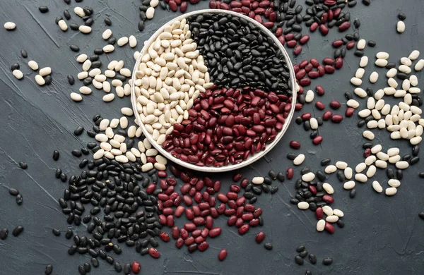 Frijoles Plato Cerámica Blanca Tazón Frijoles Frijol Negro Frijol Rojo — Foto de Stock