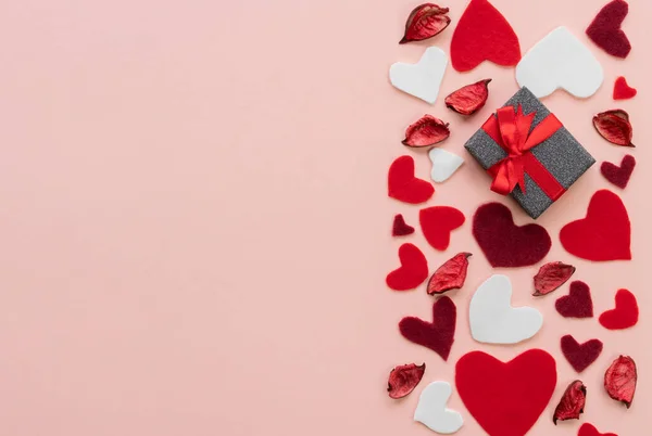 Composición Para Día San Valentín Febrero Regalos Suaves Delicados Fondo — Foto de Stock