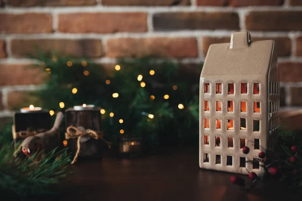 Weihnachtskerzen Und Kerzenständer Weihnachtsbeleuchtung Weihnachtsbaum — Stockfoto