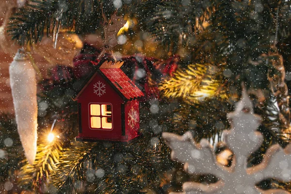 Oyuncak ev Noel ağacında, Noel evde, Noel ağacı oyuncakları