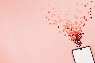 Sevgililer günü kartı, içi boş telefon ekranı ve sim dolu.