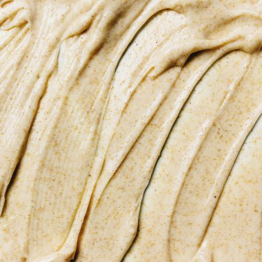 Kozmetik ürünleri. Vücut fırçası. Masada izler var.