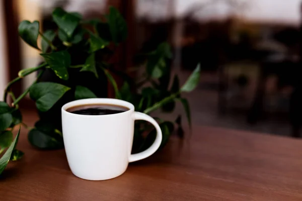 Tasse Kaffee Oder Tee Auf Dem Tisch Auf Der Hölzernen — Stockfoto