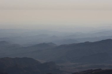 Gorakh Tepesi, Pakistan 'ın Sindh şehrinde bir tepe istasyonudur. Kirthar Dağları 'nda 5,689 ft (1,734 m) yükseklikte, Dadu şehrinin 94 kilometre (58 mi) kuzeybatısında yer almaktadır..