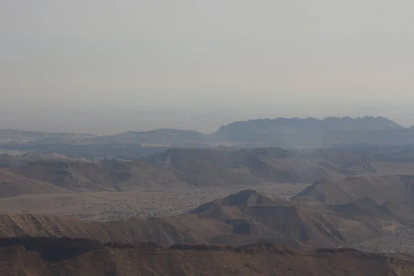 Gorakh Tepesi, Pakistan 'ın Sindh şehrinde bir tepe istasyonudur. Kirthar Dağları 'nda 5,689 ft (1,734 m) yükseklikte, Dadu şehrinin 94 kilometre (58 mi) kuzeybatısında yer almaktadır..