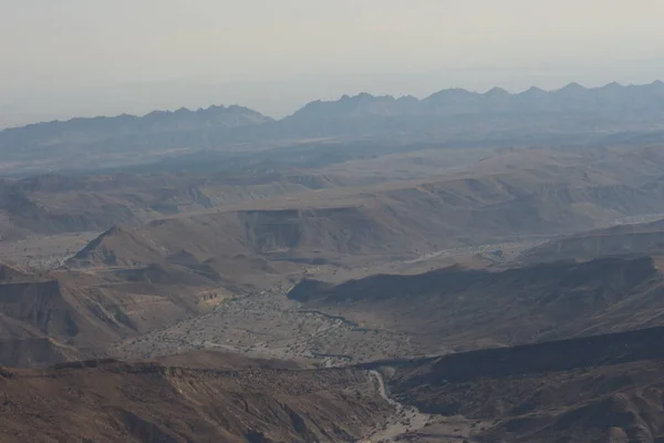 Gorakh Tepesi, Pakistan 'ın Sindh şehrinde bir tepe istasyonudur. Kirthar Dağları 'nda 5,689 ft (1,734 m) yükseklikte, Dadu şehrinin 94 kilometre (58 mi) kuzeybatısında yer almaktadır..