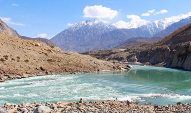 Hunza, Kuzey Pakistan 'daki Nehir Manzarası