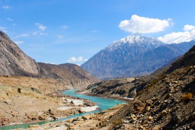 Hunza, Kuzey Pakistan 'daki Nehir Manzarası