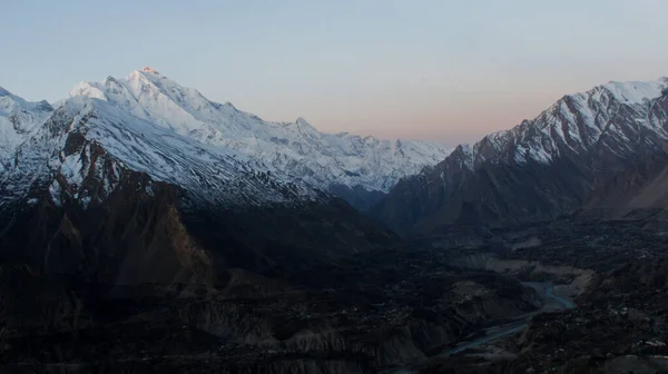 Hunza Vadisi Dağları manzarası, Hunza Vadisi Dağları 'nda Gündoğumu, Kuzey Pakistan, Gilgit-Baltistan