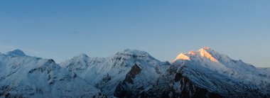 Hunza Vadisi Dağları manzarası, Hunza Vadisi Dağları 'nda Gündoğumu, Kuzey Pakistan, Gilgit-Baltistan