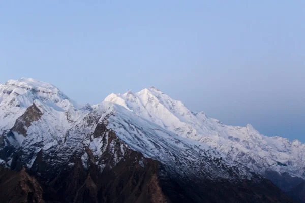 Hunza Pakistan 'ın otonom Gilgit-Baltistan bölgesinde dağlık bir vadidir. Hunza Pakistan 'ın Gilgit-Baltistan şehrinin kuzeyinde yer almaktadır ve Khyber Pakhtunkhwa ile sınırdadır..