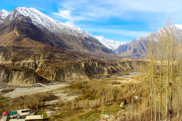 Hunza Vadisi Dağları manzarası, kuzey Pakistan, Gilgit-Baltistan, dağlarda sonbahar manzarası