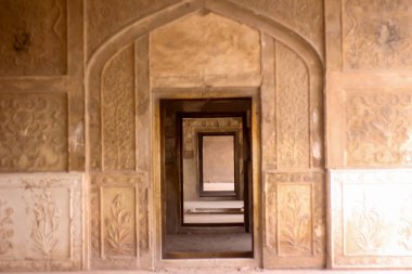 Lahor Kalesi 'ne giriş Lahor Kalesi, Pakistan' ın Punjab şehrinde bulunan bir kaledir..