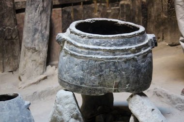 Altit Fort Ketchen, Pakistan 'ın Gilgit Baltistan kentindeki Hunza Vadisi' ndeki Altit kasabasında bulunan antik bir kaledir..