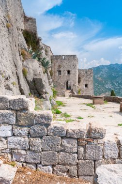 Klis Kalesi - Hırvatistan 'ın orta Dalmaçya kentindeki Split kenti yakınlarındaki ortaçağ kalesi