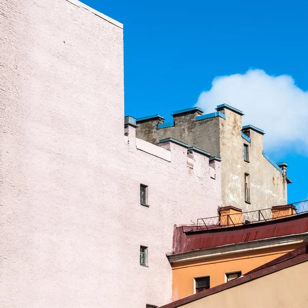 Casas antiguas de colores en la ciudad —  Fotos de Stock