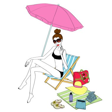 Kumsalda güneşlenen kız.