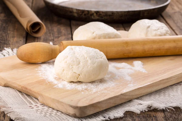 Pastel de masa fresca de corteza corta —  Fotos de Stock