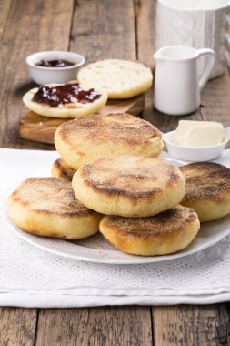 Kahvaltı. Taze ev yapımı İngilizce muffins