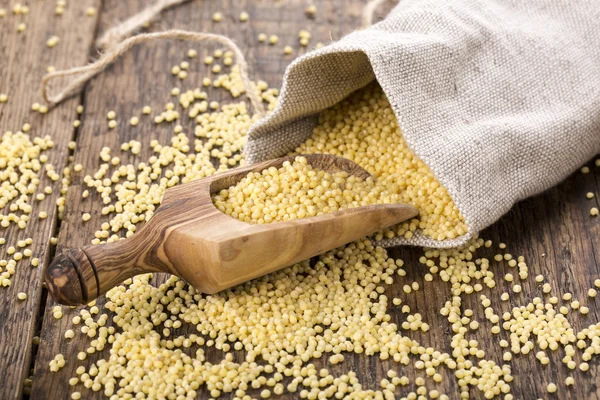 Sarı darı kabuğu çıkarılmış tane 