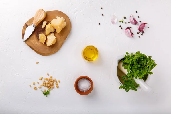 Ingredientes Salsa Pesto Albahaca Aceite Oliva Piñones Parmesano Ajo Mesa — Foto de Stock