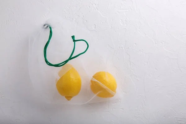 Citroner Textilnätspåse Gula Frukter Och Grönsaker Återanvändbara Miljövänliga Förpackningar Vit — Stockfoto