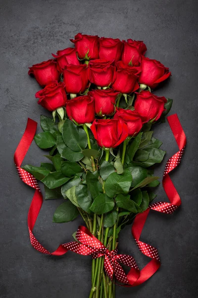 Bouquet Rose Rosse Bellissimi Fiori Sfondo Nero Vista Dall Alto — Foto Stock