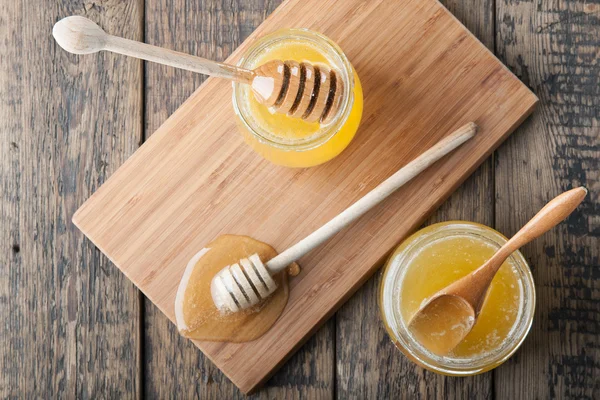 Two jars with honey. — Stock Photo, Image