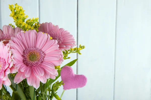 Μπουκέτο λουλούδια ροζ ζέρμπερες — Φωτογραφία Αρχείου
