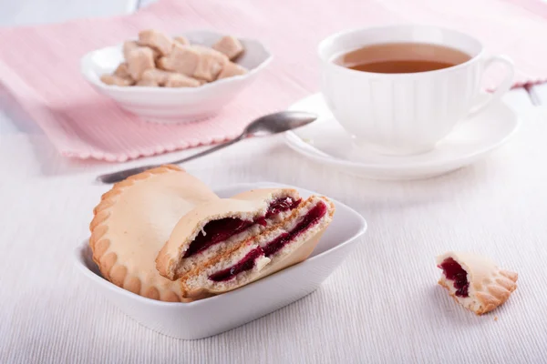 Cookies with cherry jam — Stock Photo, Image