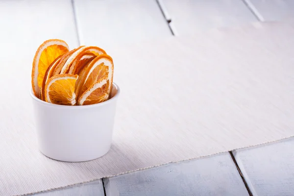 Сушеные оранжевые ломтики — стоковое фото