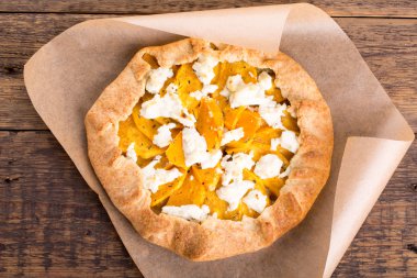 Wholegrain galette with leeks, pumpkin and feta