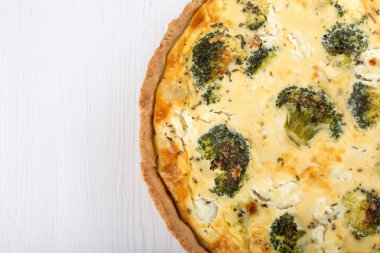 quiche brokoli ve peynir ile