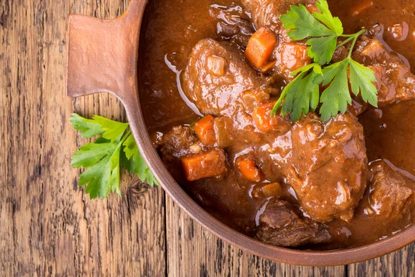 Guisado de carne com cenoura . — Fotografia de Stock