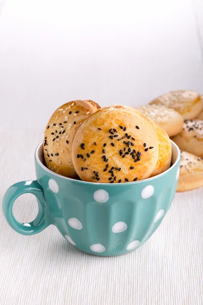 Shortbread-Kekse mit schwarzem und weißem Sesam. — Stockfoto