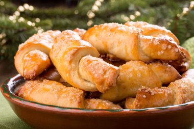 Rugelach çerezleri Noel dekorasyonu.