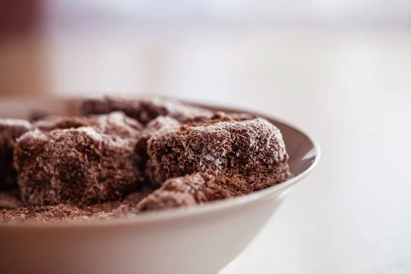 Avusturalya Lamington keki veya Sırpça 'da 