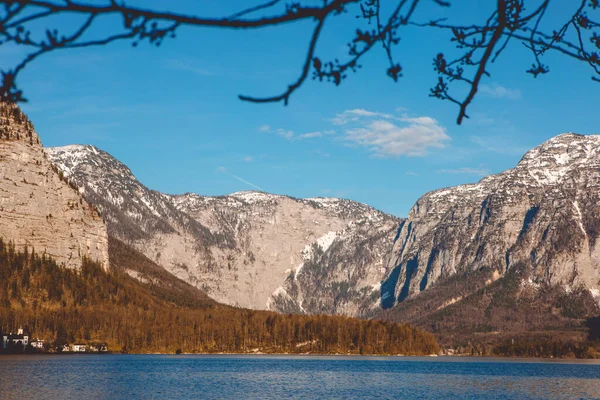 Hallstatt Gölü ve arka planda Alpler