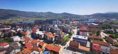 Bosna-Hersek 'teki Doboj kentinin hava manzarası