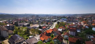 Bosna-Hersek 'teki Doboj kentinin hava manzarası