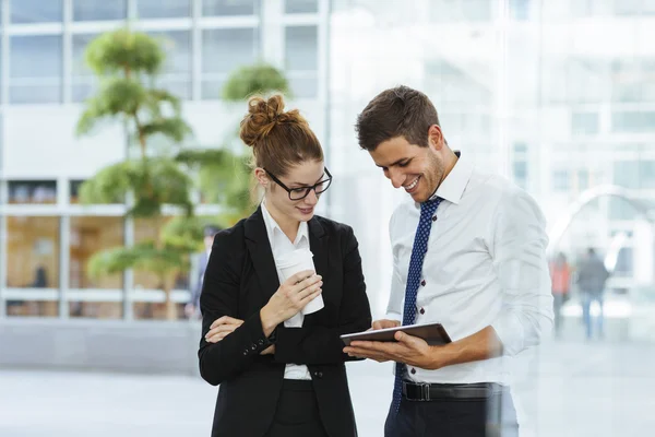 Mensen uit het bedrijfsleven vergadering op het Bureau — Stockfoto